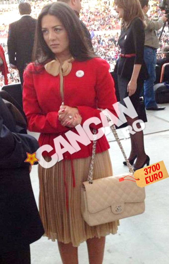 Oana Mizil poarta numai accesorii scumpe