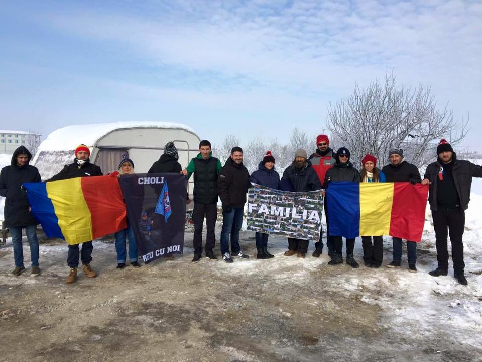 Acesti tineri l-au ajutat pe barbat