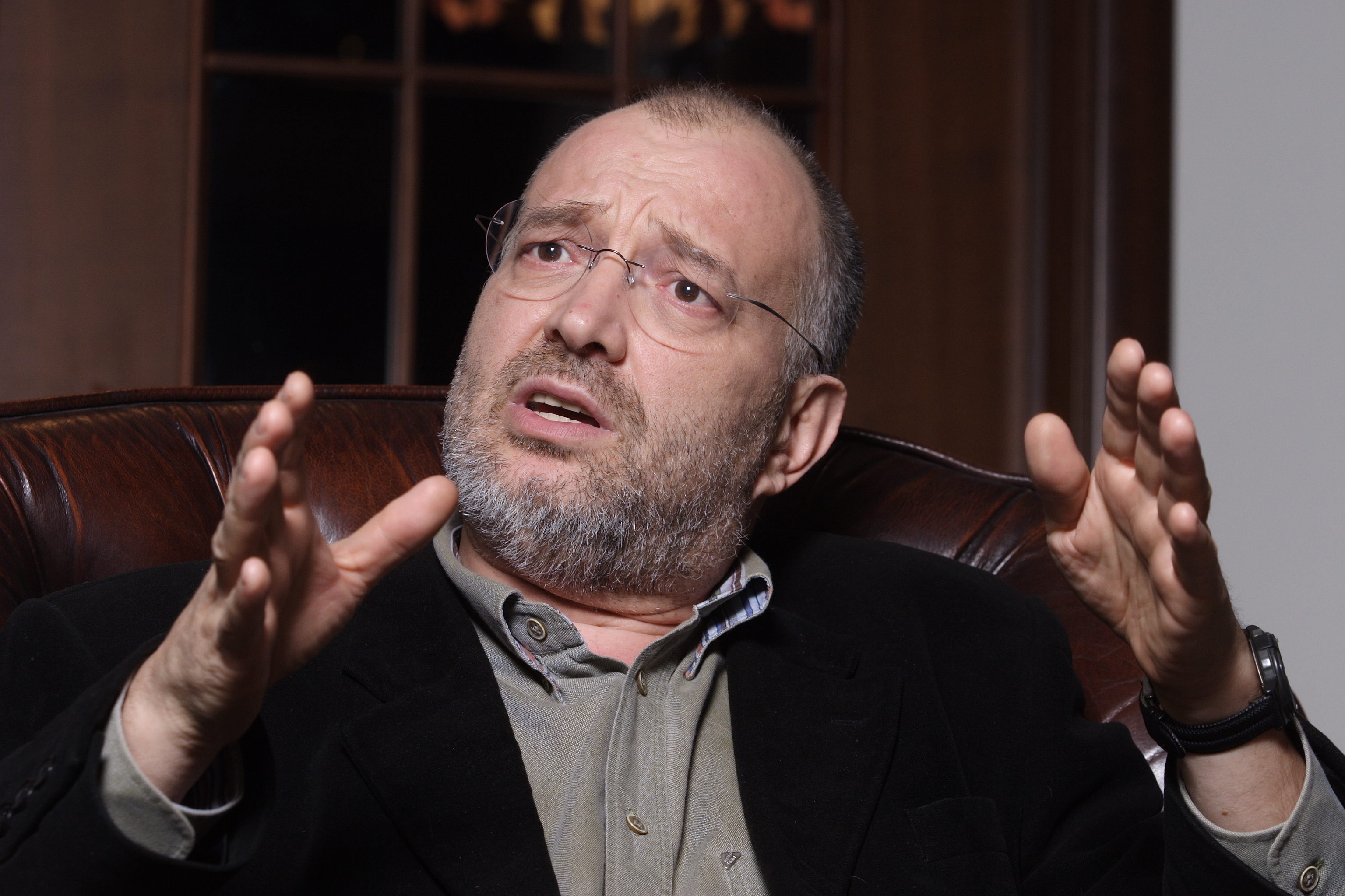 Stelian Tanase este parat intr-un proces privind numele lui Ceausescu