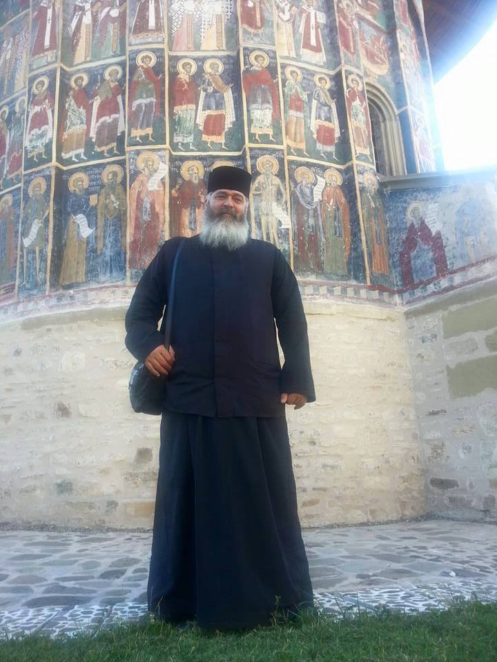 Parintele Calistrat a devenit cunoscut pe retelele de socializare