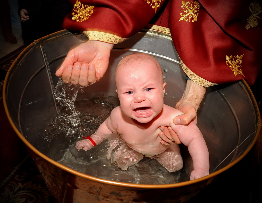 Botezul a fost scos in afara legii