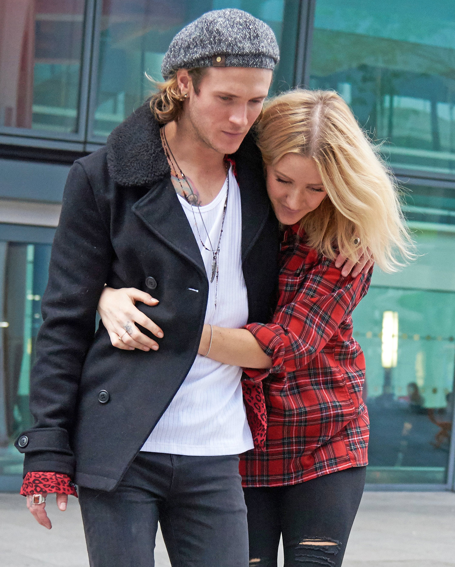 Ellie Goulding: Ellie Goulding si Dougie au luat o pauza in decembrie din cauza programului incarcat, dar nu au putut sta prea mult departe unul de celalalt.