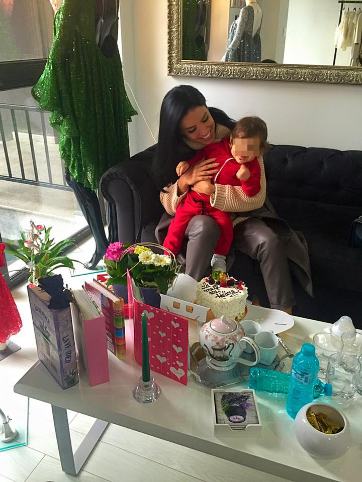 Adelina a primit o multime de cadouri