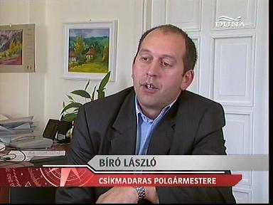 Primarul refuza sa dea jos steagul Ungariei de pe cladire