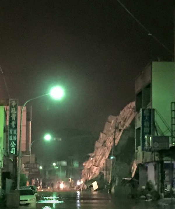 Mai multe cladiri s-au prabusit in urma seismului