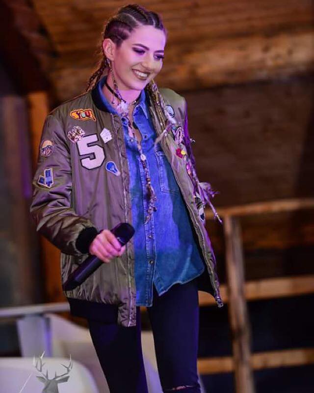 Fanii cantaretei au spus ca aceasta este insarcinata cand au vazut poza