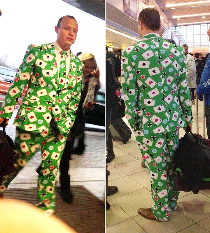 Barbatul pare destul de relaxat