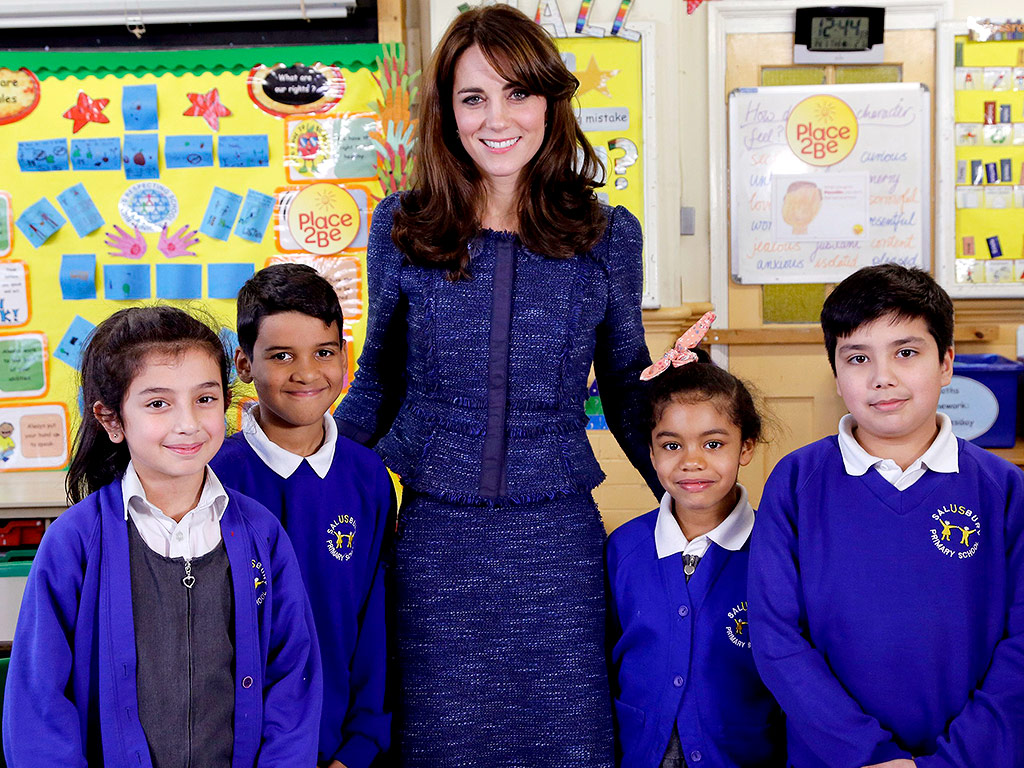 “Place2Be e un lucru grozav pentru scoala, pentru ca de cate ori am o problema decid sa merg acolo si asta ma face sa ma simt mai bine pentru ca imi place sa vorbesc despre ceea ce simt”, i-a spus Nimra, o fetita in varsta de 10 ani, printesei.