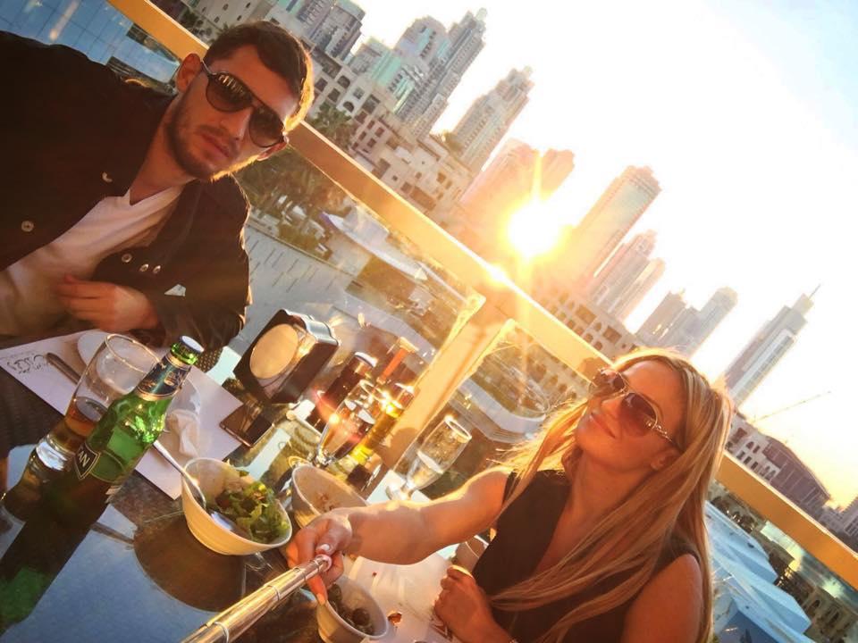 Nila si-a luat iubita si traieste la arabi