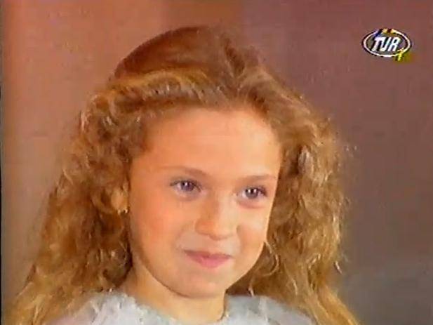 Iulia, pe vremea cand era la Abracadabra