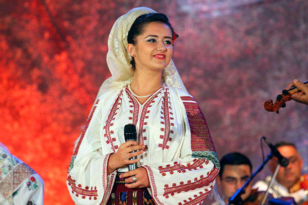 Raluca Capitanescu s-a iubit cu Iulian Ghise