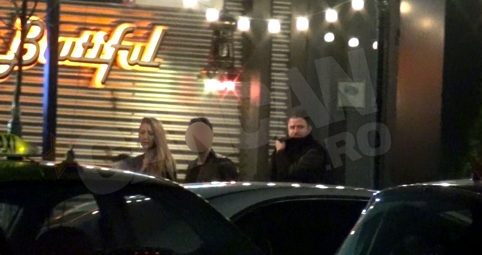 Fotbalistul si iubita lui au iesit din club dupa miezul noptii