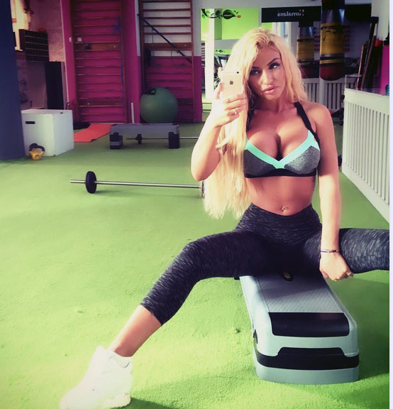 Loredana Chivu si-a facut un selfie sexy la sala