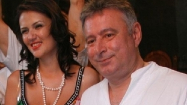 Carmen Olteanu (35 ani) si Madalin Voicu (63 ani) au impreuna doi copii