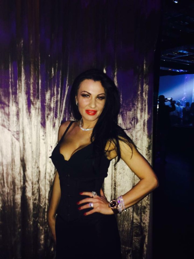 Felicia arata perfect, deşi are 43 de ani şi este mama unei fetite