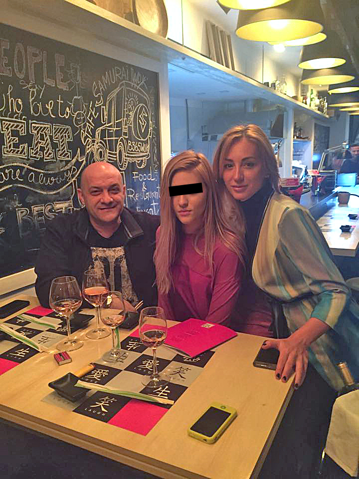 Cătălina păstrează o relaţie civilizată cu fostul soţ, Gabi Balint, măcar şi de dragul fiicei lor, Denisa (17 ani)