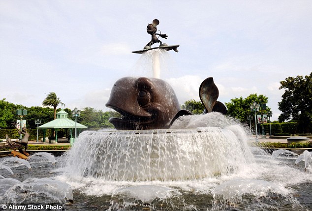 În 2014, Fântânile Disney i-au făcut pe turişti să arunce cu peste 18.000 de dolari în apă.