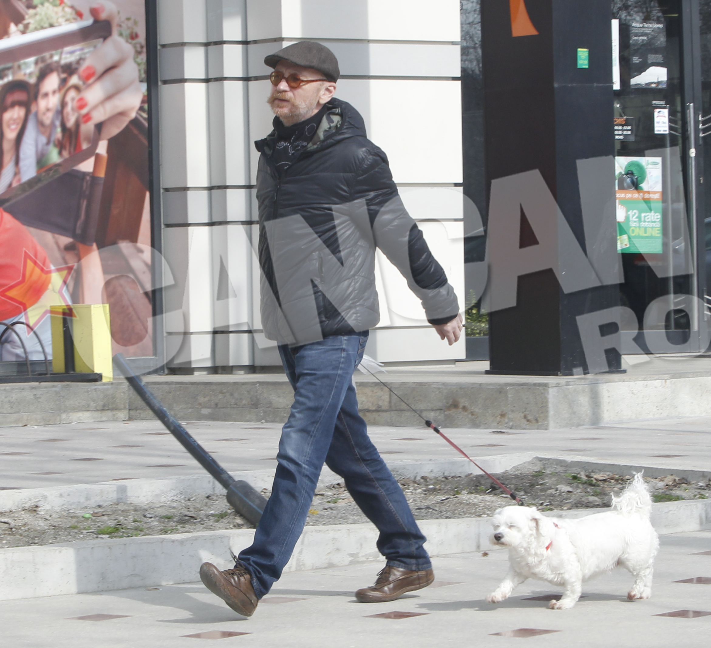 Ovidiu Cuncea, la plimbare cu câinele.