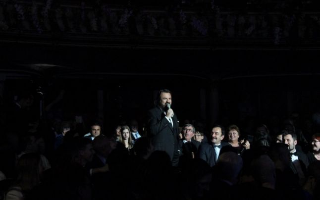 Horia Brenciu a fost cel care, alături de Orchestra HB, au ţinut invitaţii în priză până la ora 3 dimineaţa.