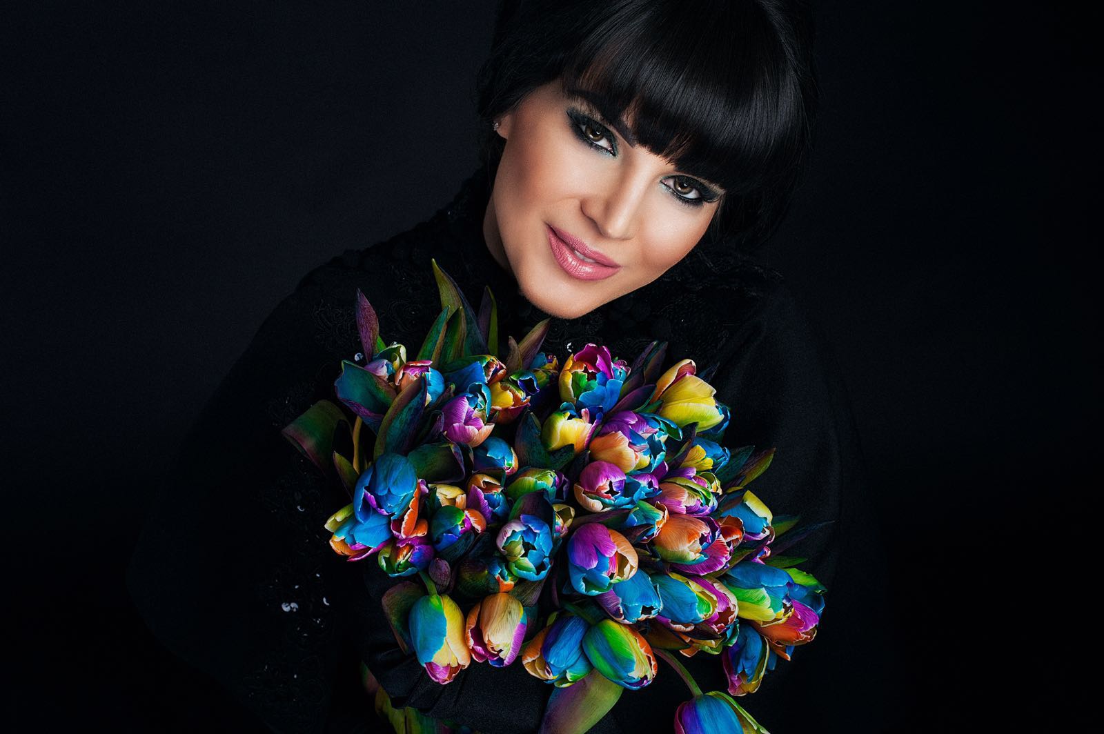 Florina Bogdan iubeşte trandafirii, aşa că a optat pentru o creaţie vestimentară realizată cu aceste flori minunate