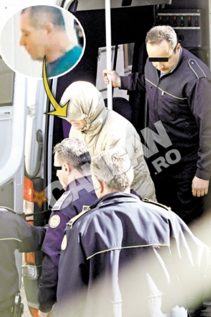 Gheorghe Vlădan a susţinut în faţa instanţei că nu a premeditat sângerosul asasinat şi că numai refuzul soţiei de a renunţa la acţiunea de divorţ l-ar fi transformat într-un monstru