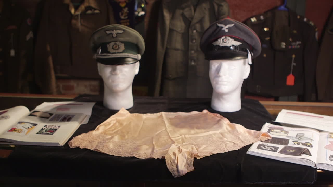 Dacă lenjeria intimă a Evei Braun şi-a găsit loc în muzeu, de ce nu ar avea şi Trump propriul exponat?
