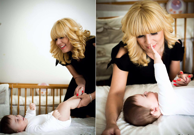 Elena Udrea se simte foarte bine în postura de naşă
