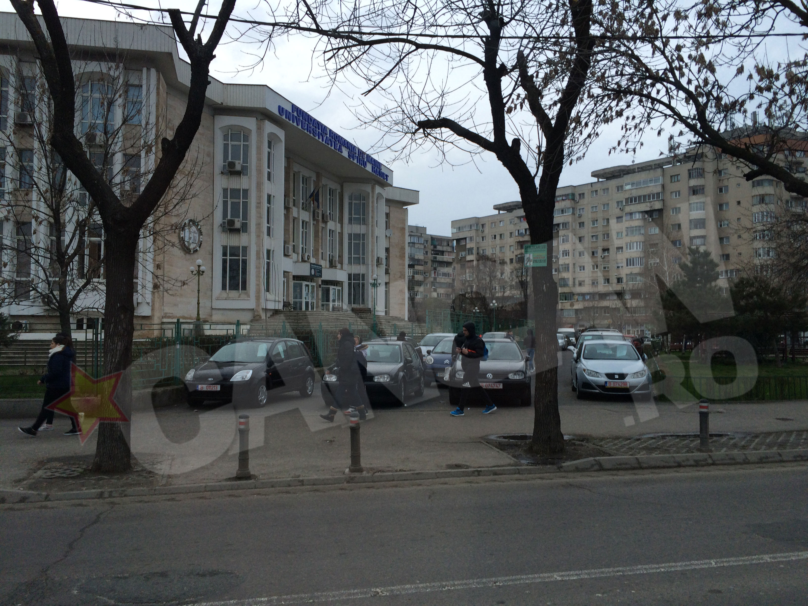 Fotografia este autentică, realizată în cartierul Berceni