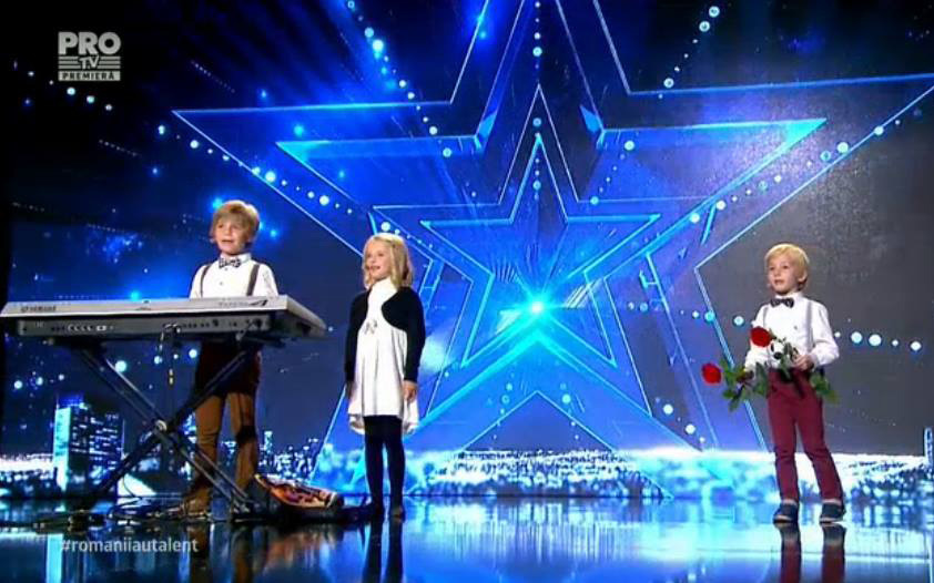 Cei trei copii au induioşat publicul cu interpretarea lor