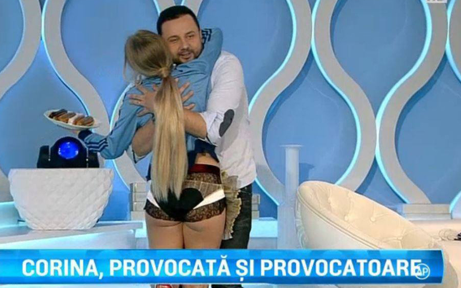 Corina şi-a făcut apariţia vineri în emisiunea lui Cătălin Măruţă, unde l-a servit cu ecleruri