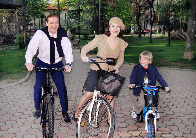 Înainte de a fi arestat, prinţul Paul mergea cu soţia şi cu fiul în parc