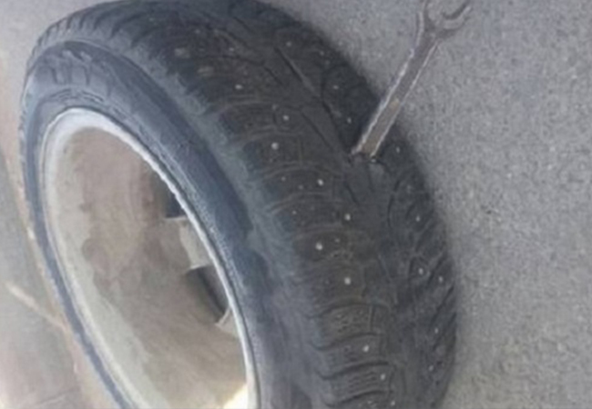 Pană inedită la maşină.