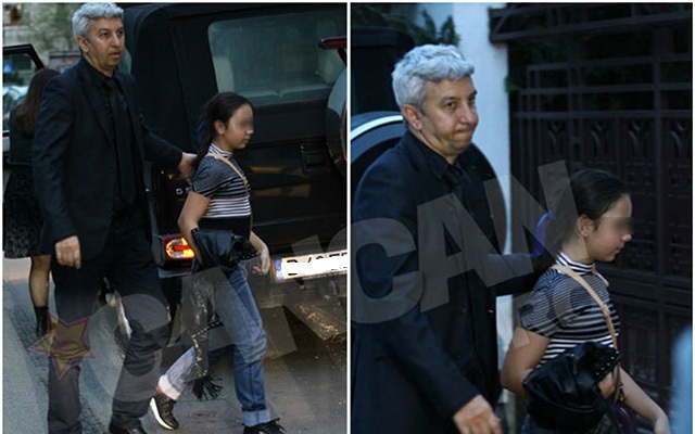 În timpul înmormântării tatălui său, Dan Diaconescu a fost constant lângă fetiţa lui.