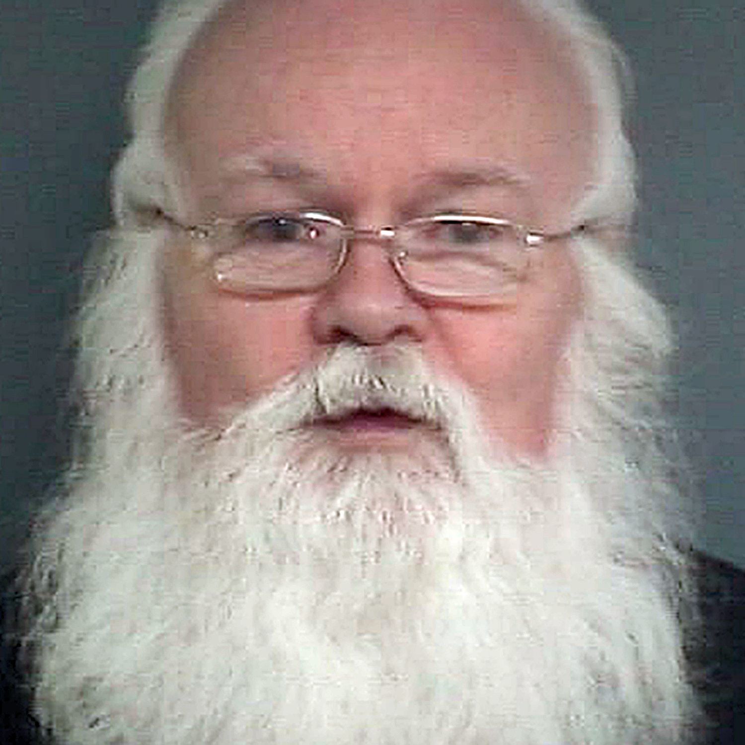 Bărbatul cunoscut sub porecla de „Tata Crăciun“ a reuşit să bage în sperieţi micuţii