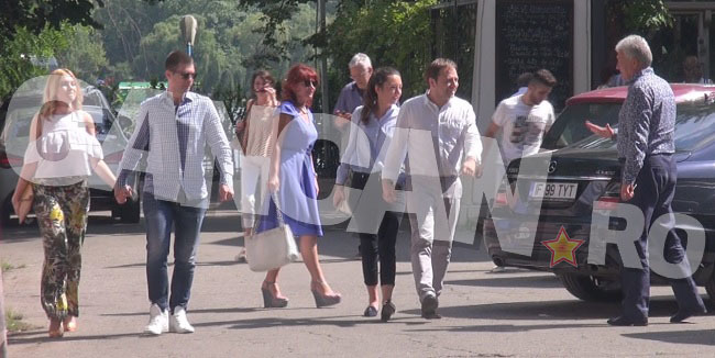 La plecare, Videanu l-a tratat pe iubitul Dianei cu indiferenţă şi nu şi-a luat rămas bun de la el în acelaşi mod afectuos cum a făcut cu ceilalţi.