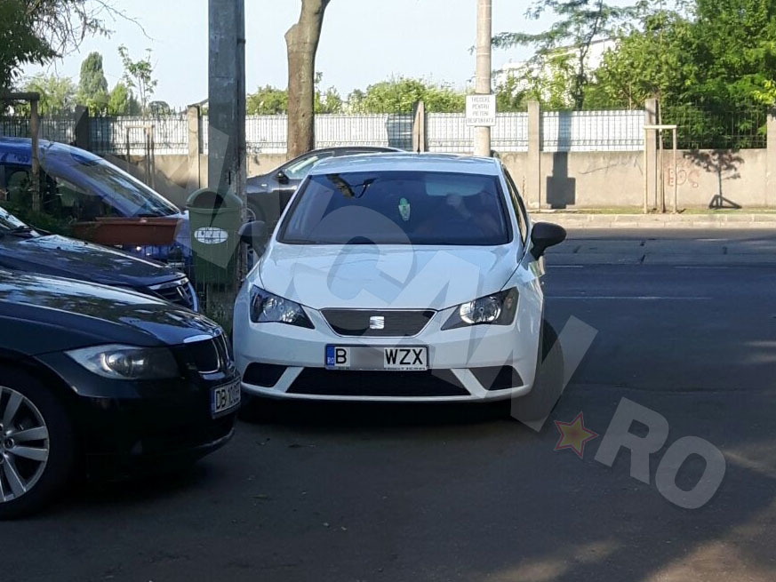 Uliana conduce un Seat Ibiza