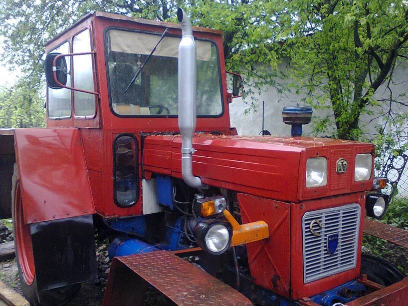 Aşa arată tractorul celui care i-a luat faţa lui Geo Universalu'! Rivalul celebrului Geo se numeşte Paul şi a făcut un tunning cel puţin la fel de trăznit!