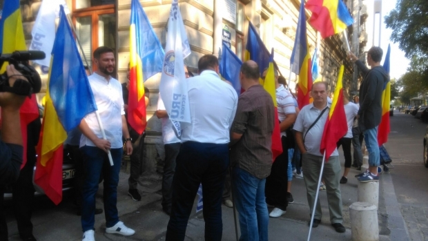 Membrii PRU au ieşit în stradă pentru a-l susţine pe Victor Ponta.