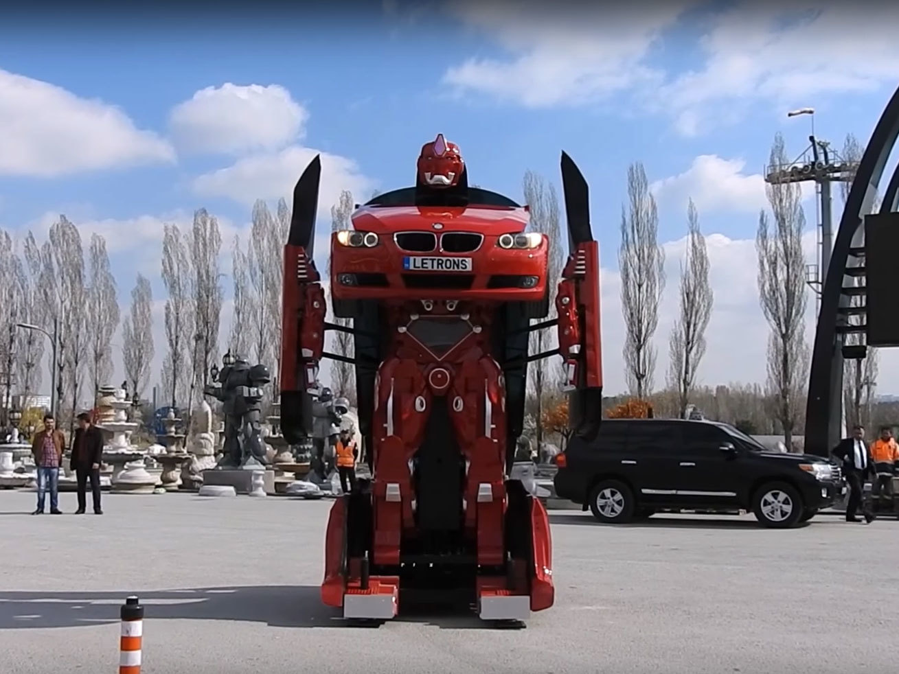 Aşa arată ineditul automobil ”transformat”