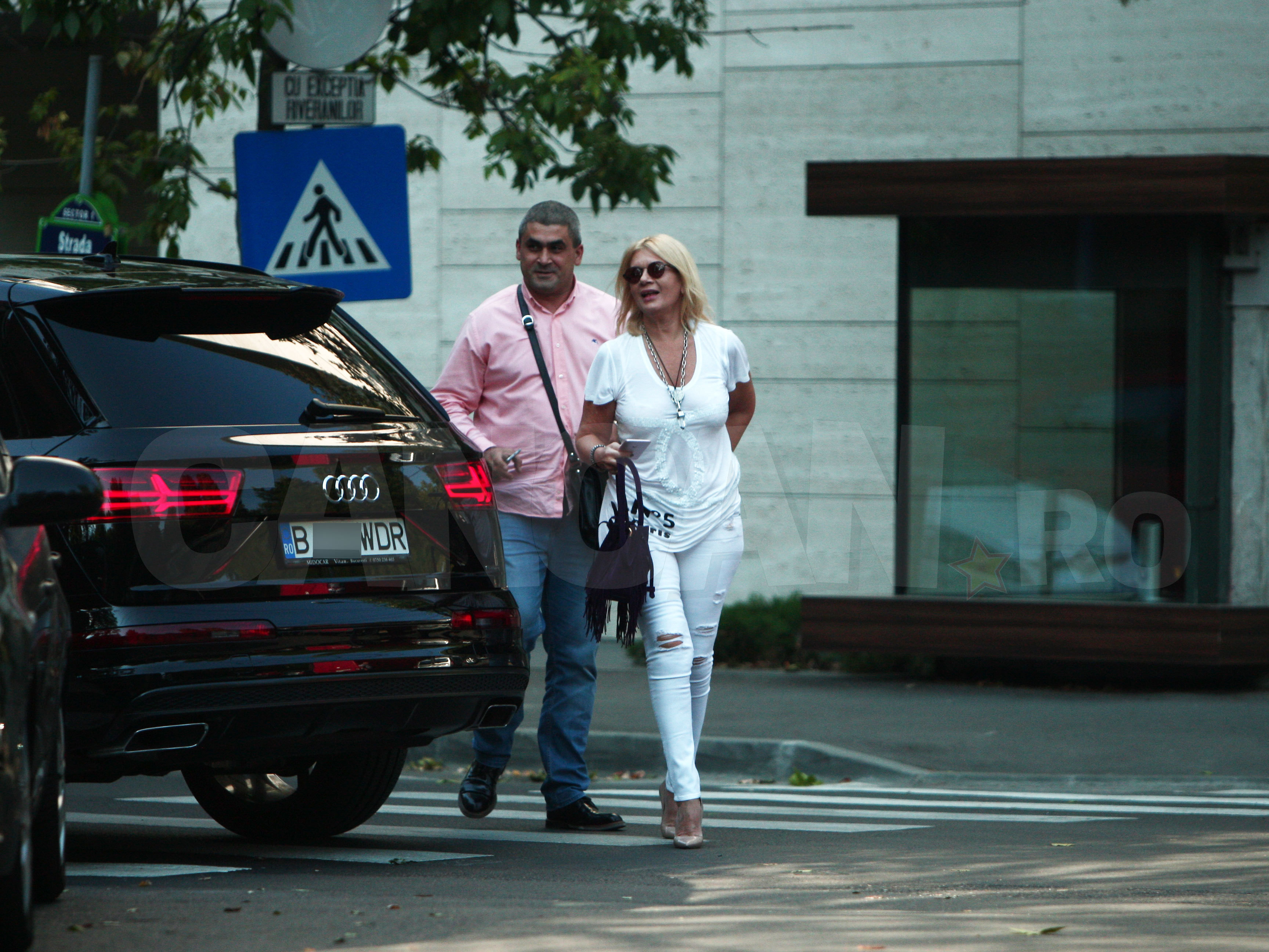 Carmen Adamescu este însoţită de ”Crocodilul”