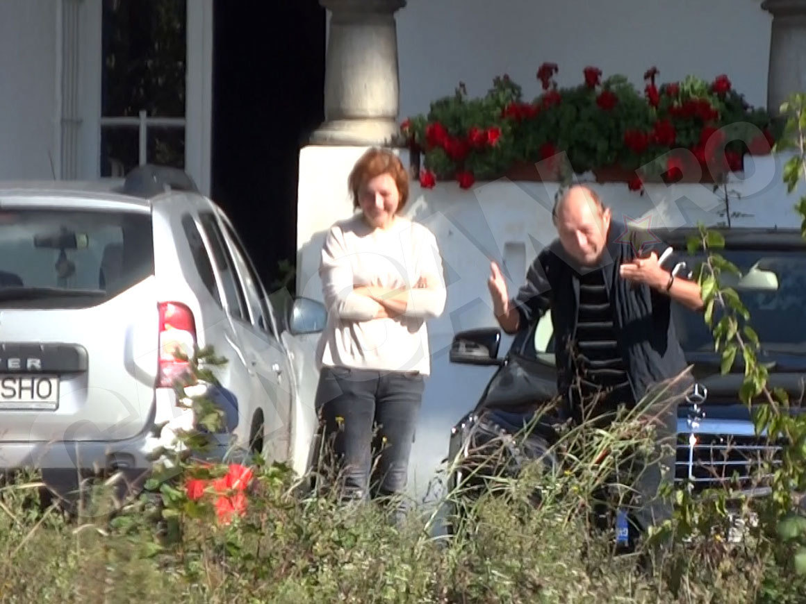Traian Băsescu s-a jucat cu nepoţelul său, în parcare