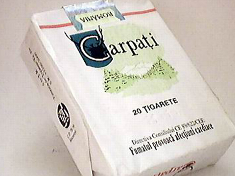 Colecţionarii pot cumpăra un pachet de ţigări Carpaţi, la 75 lei.