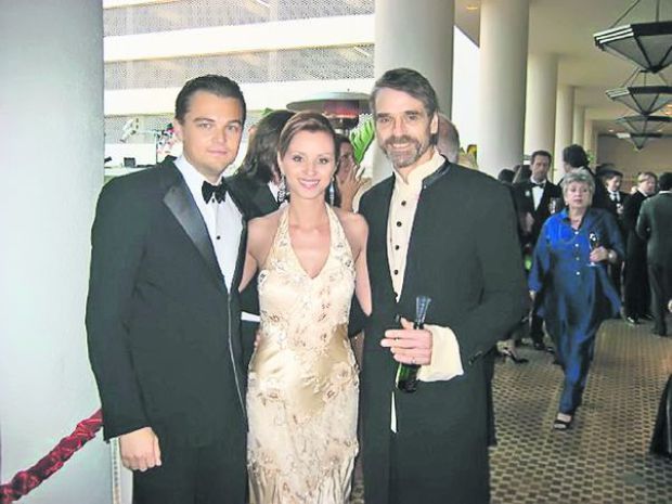 Actriţa Elena Beuca, femeia care l-a reclamat pe Raj Tunaru poliţiştilor, alături de Leonardo DiCaprio şi Jeremy Irons