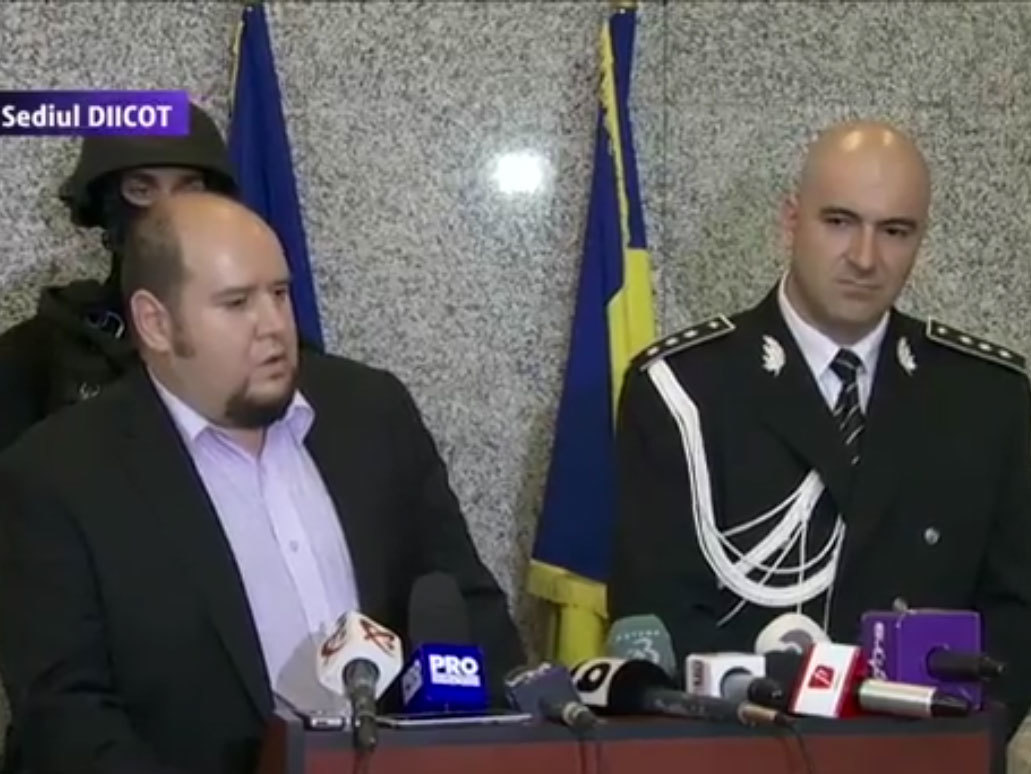 Comisarul sef Jean Cucu (dreapta) a condus operativ cea mai mare operatiune antidrog din Romania, din toate timpurile. In stanga, procurorul şef DIICOT Daniel Horodniceanu