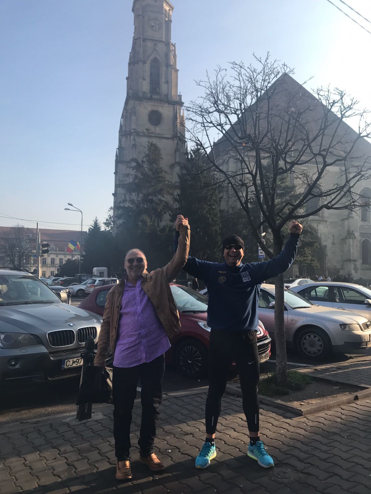 Cozmin Guşă şi Octavian Hoandră fotografiaţi în Cluj