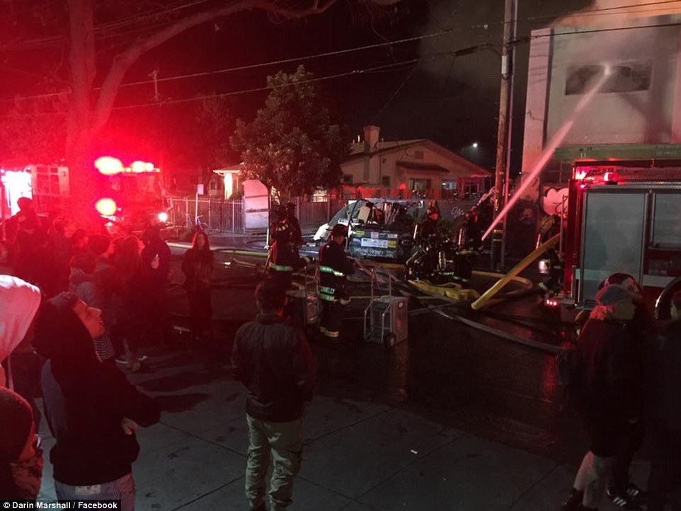 Pompierii sting incendiul din clubul californian