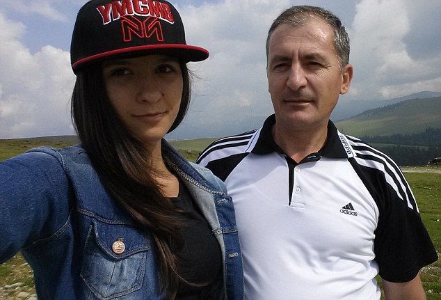 Aleexandra şi tatăl ei, ofiţerul de poliţie Toni Răducu