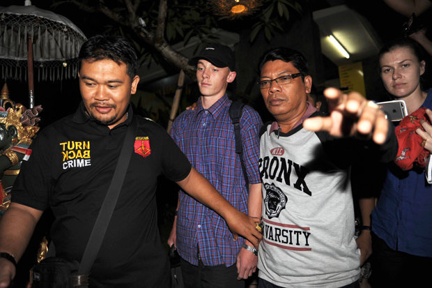 Jamie Murphy risca 12 ani de închisoare după ce Poliţia i-a găsit o punguţă cu praf alb în portofel. S-a demonstrat că praful conţinea substanţe legale