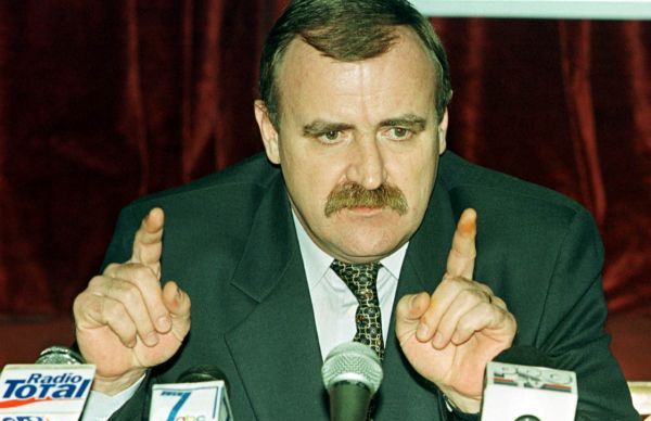 Generalul Mircea Bot şi alţi ofiţeri din Poliţia Română au fost destituiţi în urma scandalului