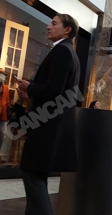 Deşi a rămas o prezenţă la fel de elegantă, Radu Mazăre pare să fie slăbit, cel mai probabil din cauza suferinţei cauzate de perioada petrecută după gratii.